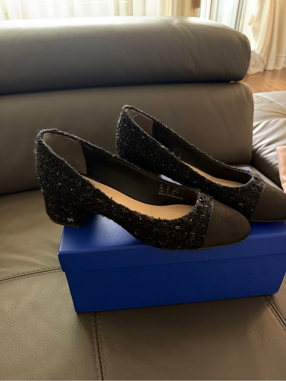 Stuart Weitzman - Picture 2 of 4